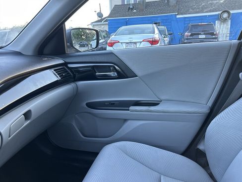 Used 2017 Honda Accord LX image 12
