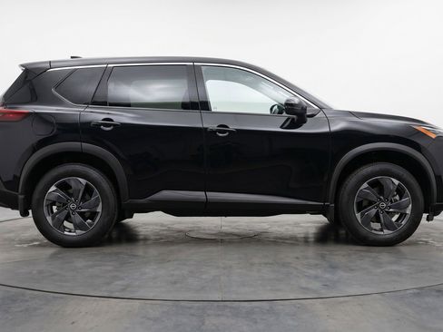 Used 2025 Nissan Rogue SV AWD/4WD image 11