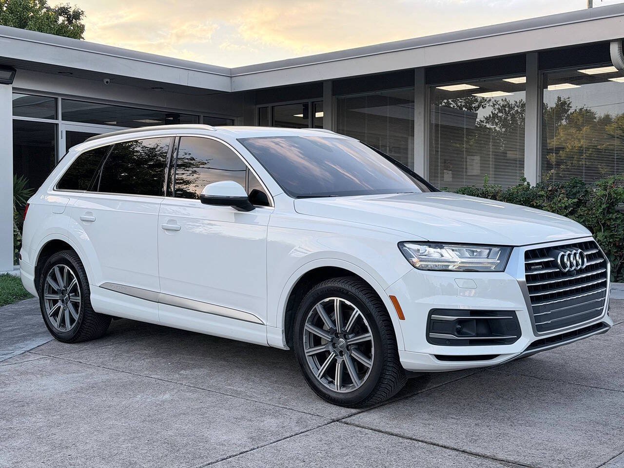 Used 2018 Audi Q7 3.0T Prestige w/ Prestige Package AWD/4WD image 7