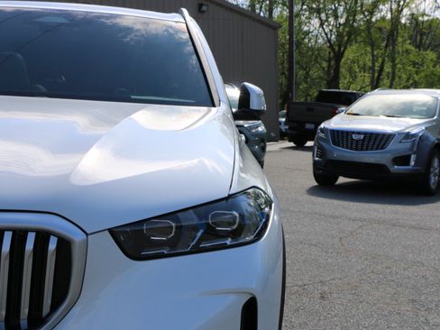 Used 2024 BMW X5 sDrive40i w/ Premium Package image 13
