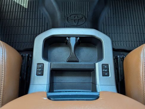 Used 2017 Toyota Sequoia Platinum AWD/4WD image 43