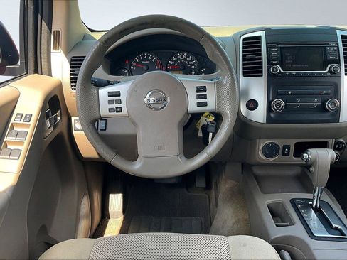 Used 2018 Nissan Frontier SV image 5