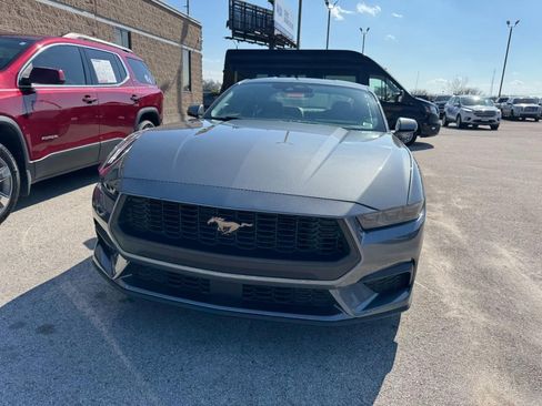 Used 2025 Ford Mustang Premium image 8