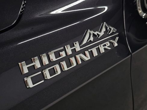 Used 2025 Chevrolet Suburban High Country AWD/4WD image 30