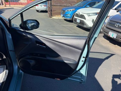 Used 2016 Toyota Prius Four Touring w/ Premium Convenience Package FWD image 13