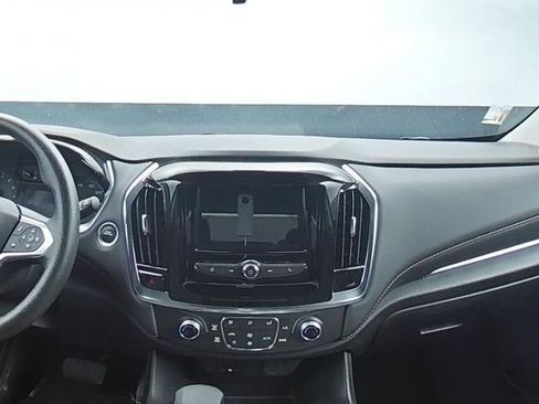 Used 2021 Chevrolet Traverse LS FWD image 17