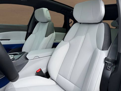 New 2027 Cadillac Optiq Luxury w/ LPO, Floor Liner Package AWD/4WD image 10