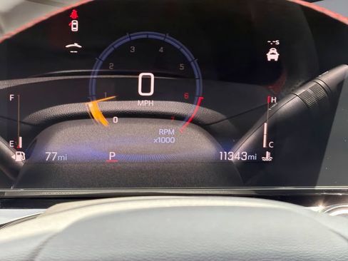Used 2025 Chevrolet Trax RS w/ Driver Confidence Package FWD image 25