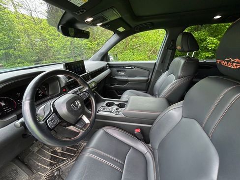 Used 2025 Honda Pilot TrailSport image 6