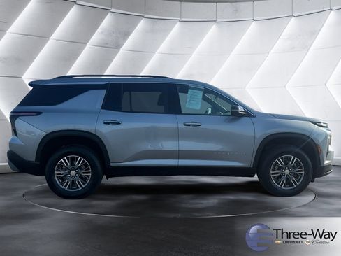 Certified 2024 Chevrolet Traverse LT FWD image 6
