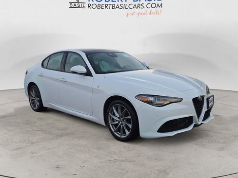 Used 2022 Alfa Romeo Giulia Ti image 7