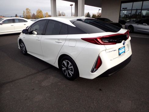 Used 2018 Toyota Prius Prime Plus image 3