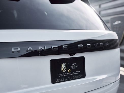 Used 2025 Land Rover Range Rover SE AWD/4WD image 10