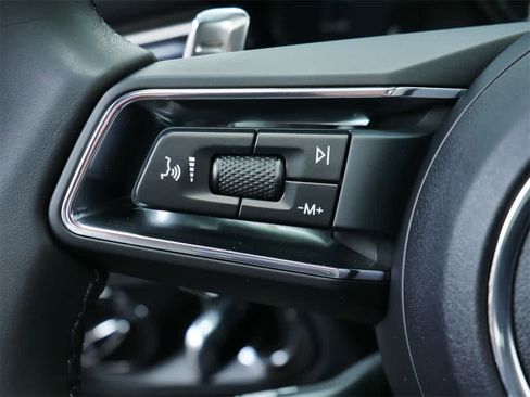 Used 2025 Porsche Macan image 23