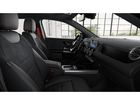 Used 2025 Mercedes-Benz GLA 35 AMG 4MATIC image 4