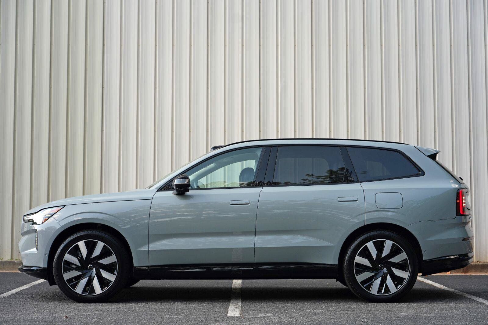 Used 2025 Volvo EX90 Ultra AWD/4WD image 9