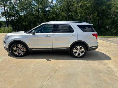 Used 2018 Ford Explorer Platinum AWD/4WD image 6