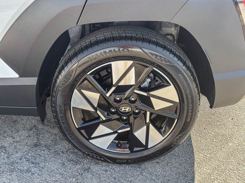 Used 2025 Hyundai Kona SEL FWD image 12