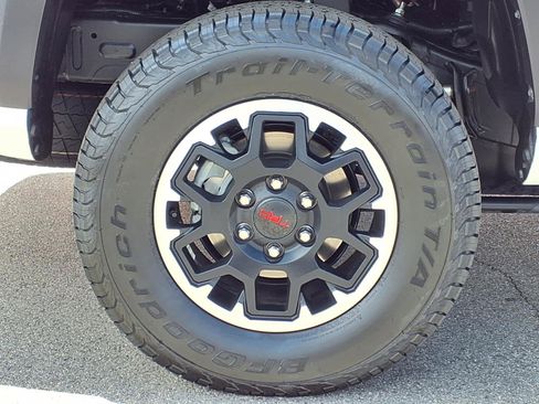 Certified 2025 Toyota Tacoma TRD Off-Road AWD/4WD image 7
