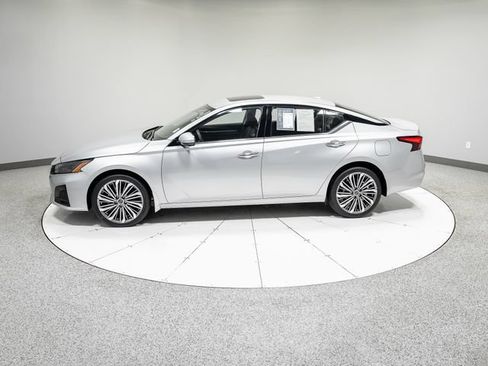 Used 2023 Nissan Altima 2.5 SL AWD/4WD image 34