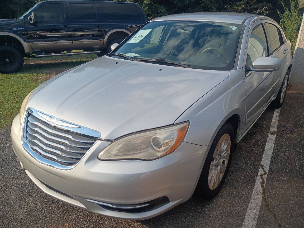 Used 2011 Chrysler 200 LX FWD image 3