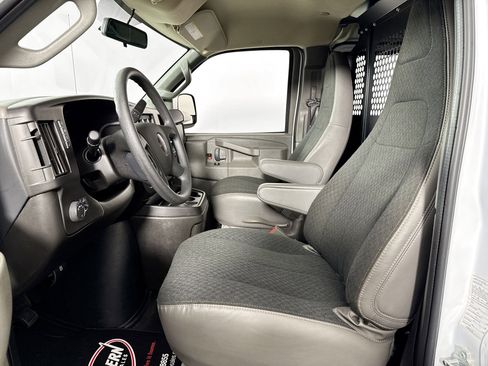 Used 2024 GMC Savana 2500 Work Van w/ Driver Convenience Package image 20