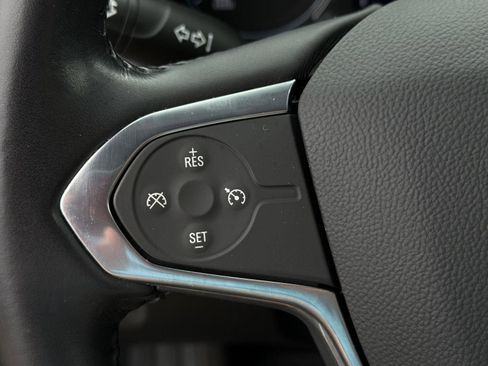 Used 2021 Chevrolet Traverse LT FWD image 16