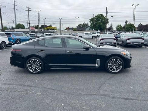 Used 2018 Kia Stinger Premium AWD/4WD image 8