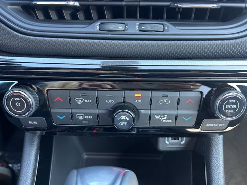 New 2025 Jeep Compass Limited w/ Sun & Sound Group image 26