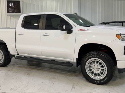 Used 2025 Chevrolet Silverado 1500 RST image 3