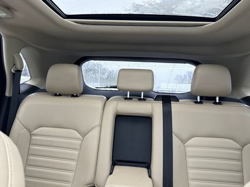 Used 2024 Ford Edge SEL w/ Convenience Package image 37