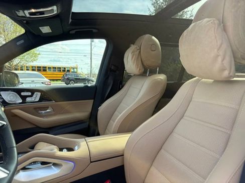 Used 2025 Mercedes-Benz GLS 580 4MATIC image 29