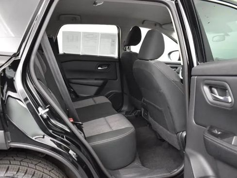 Used 2025 Nissan Rogue SV FWD image 18