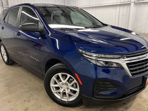 Used 2023 Chevrolet Equinox LS FWD image 1