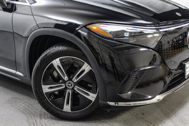 Used 2023 Mercedes-Benz EQS 450+ 4MATIC SUV image 3