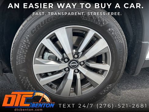 Used 2025 Nissan Pathfinder SL AWD/4WD image 35
