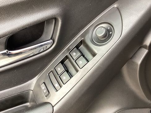 Used 2021 Chevrolet Trax LT w/ Premium Seat Package image 60