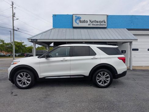 Used 2020 Ford Explorer XLT w/ Equipment Group 202A AWD/4WD image 8