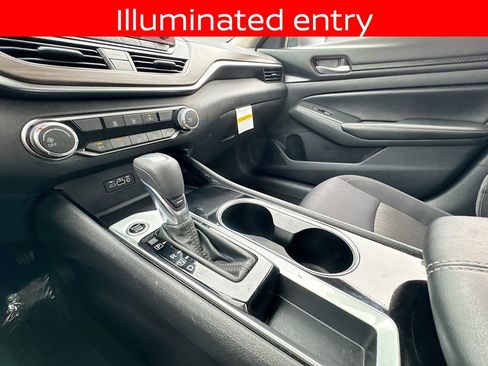 Used 2024 Nissan Altima 2.5 SV FWD image 16