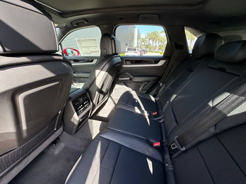 Certified 2026 Porsche Cayenne AWD/4WD image 36