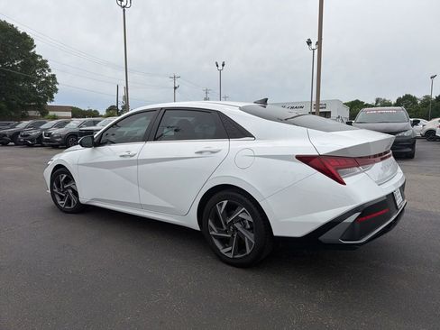 Used 2024 Hyundai Elantra SEL w/ Convenience Package FWD image 7