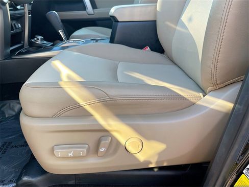 Used 2024 Toyota 4Runner SR5 Premium image 19