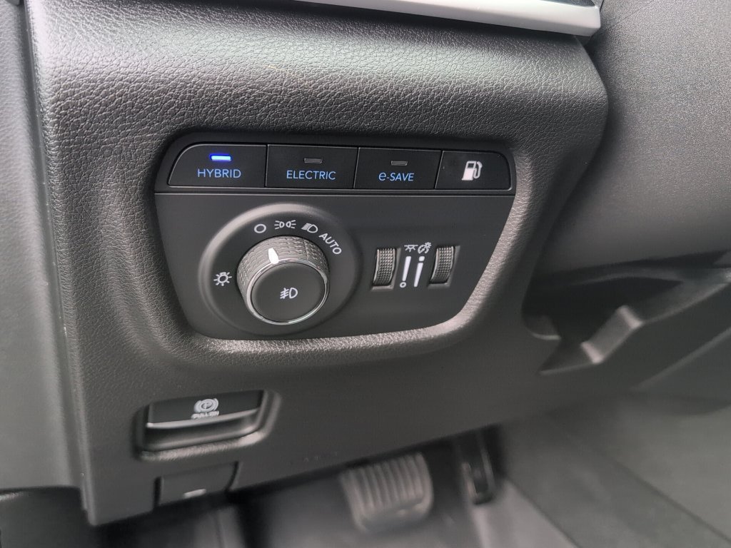 Used 2024 Jeep Grand Cherokee Trailhawk w/ Advanced Protech Group II AWD/4WD image 17