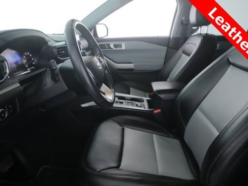 Used 2023 Ford Explorer XLT w/ Equipment Group 202A AWD/4WD image 16
