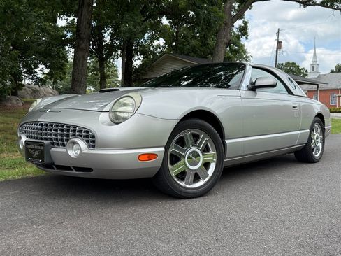 Used 2005 Ford Thunderbird RWD image 2