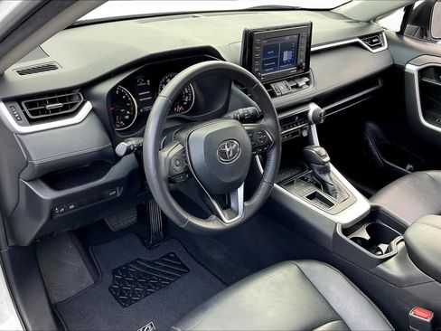 Used 2021 Toyota RAV4 XLE Premium w/ Carpet Mat Package (TMS) FWD image 16