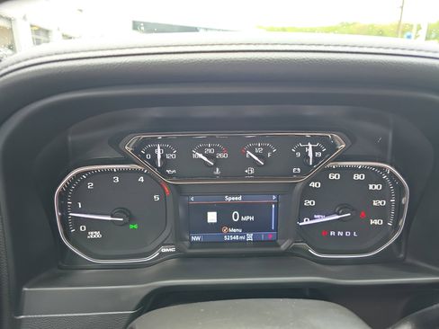 Used 2022 GMC Sierra 2500 SLT w/ SLT Premium Package AWD/4WD image 22