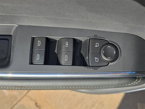 New 2025 GMC Acadia Elevation image 29