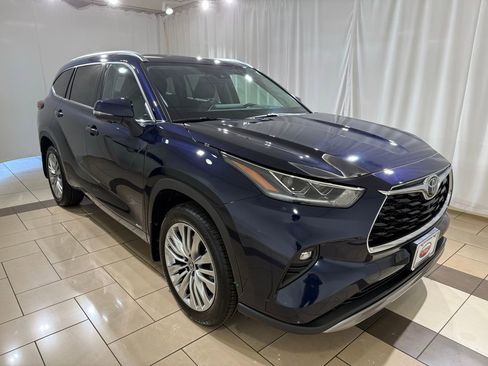 Certified 2025 Toyota Highlander Platinum image 7