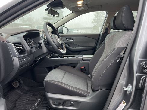 Used 2022 Nissan Rogue SV image 16